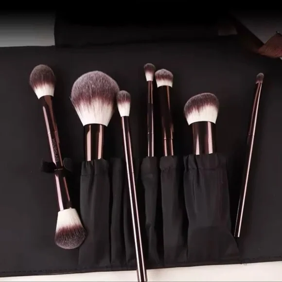 Hourglass Set of 7 Travel Brush Set with Leather Case - Picture 12 of 12